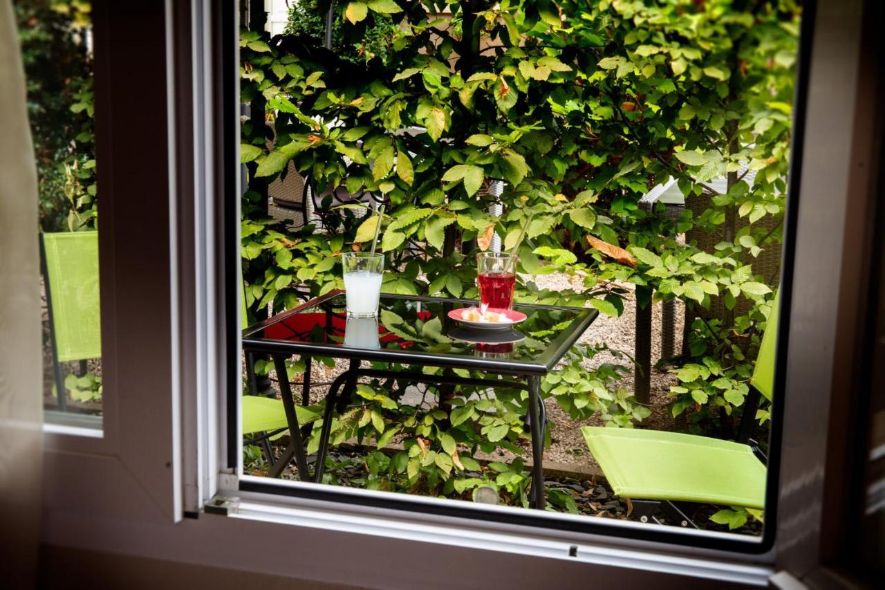 Logis Hotel La Breche - Restaurant Berthelot Amboise Exterior photo