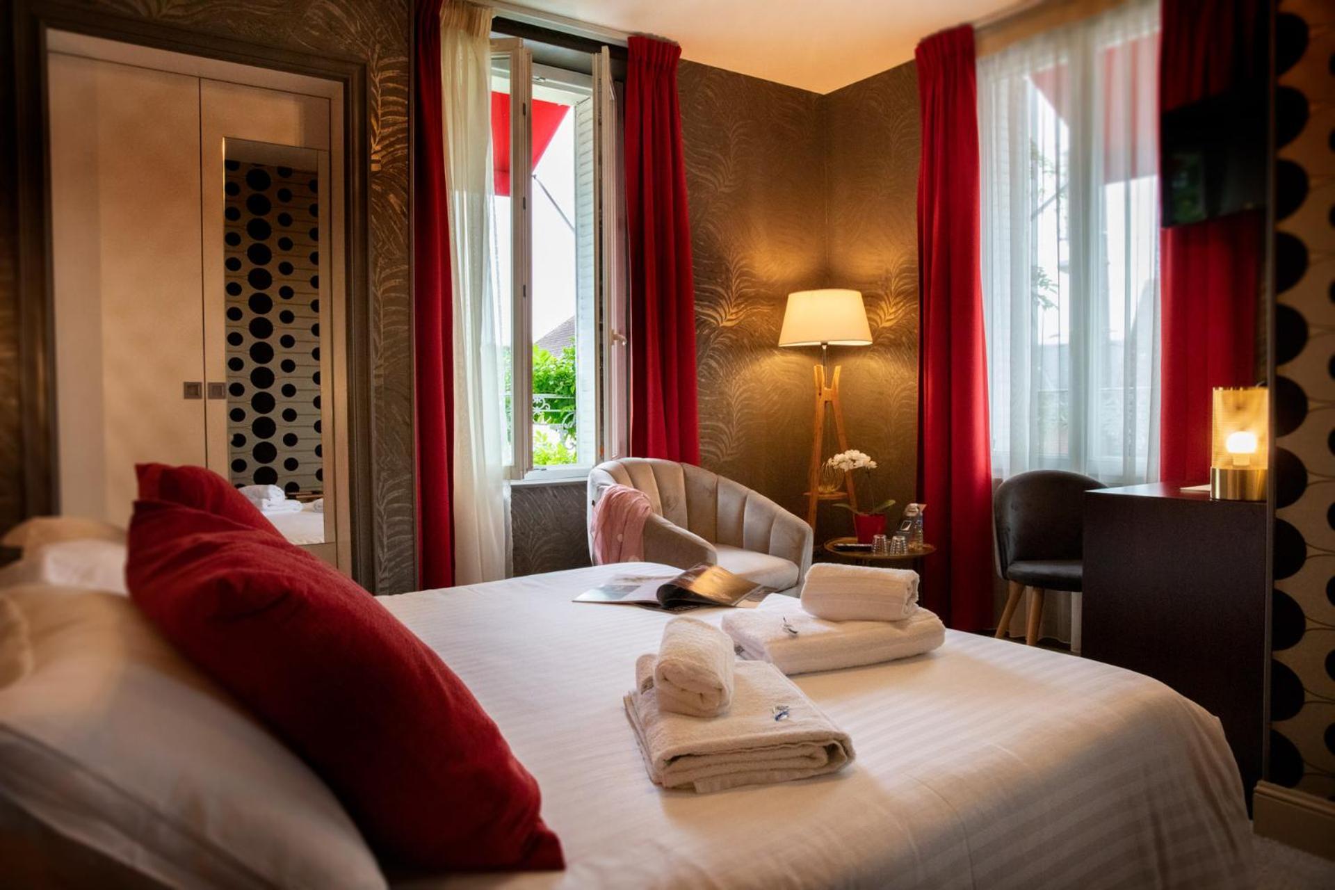Logis Hotel La Breche - Restaurant Berthelot Amboise Exterior photo