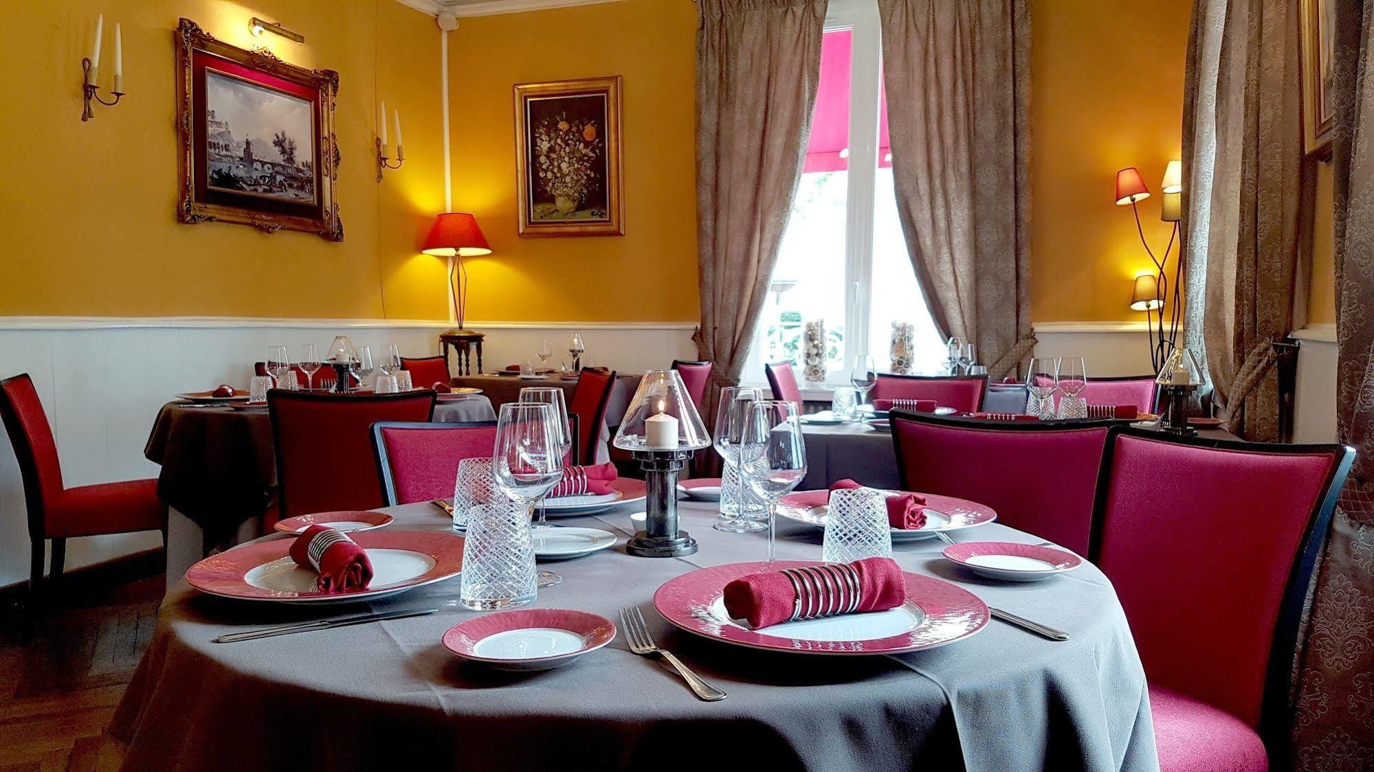 Logis Hotel La Breche - Restaurant Berthelot Amboise Exterior photo