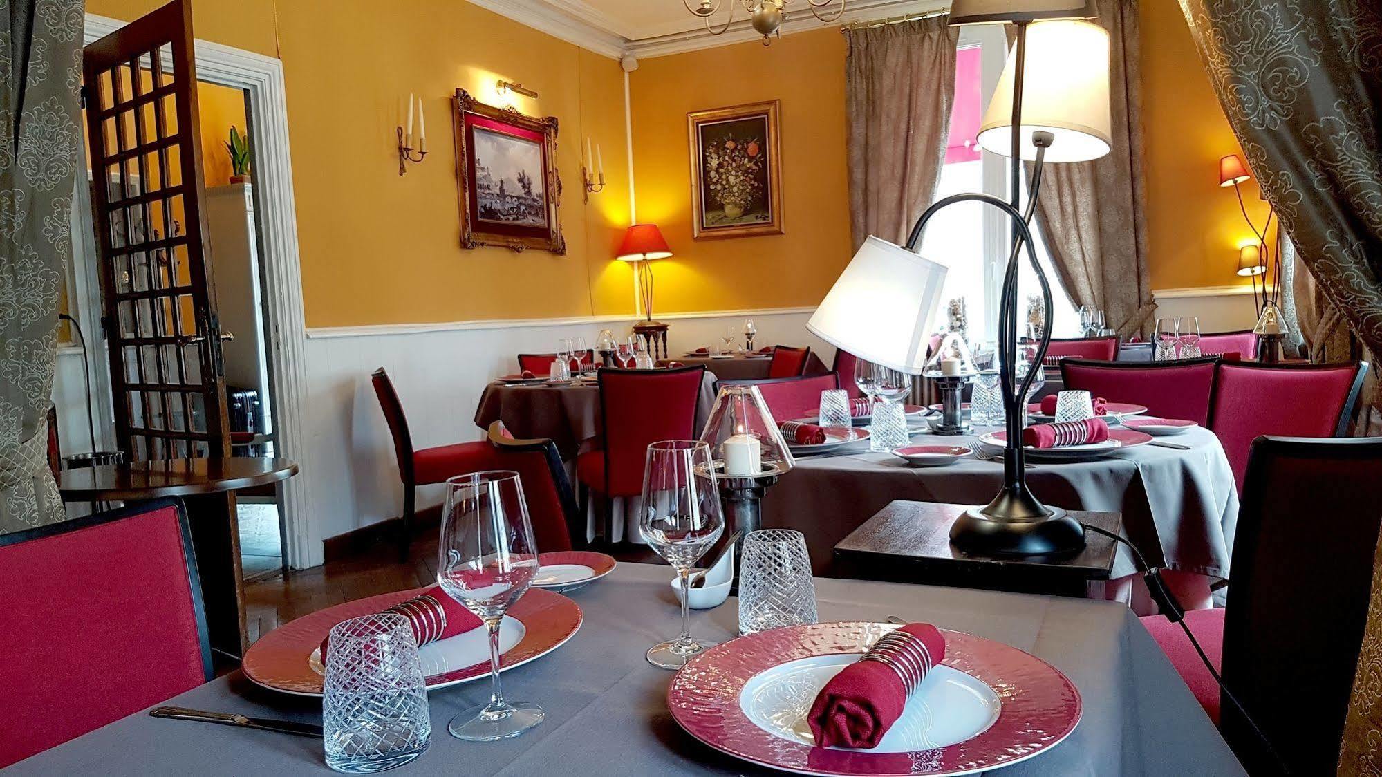 Logis Hotel La Breche - Restaurant Berthelot Amboise Exterior photo