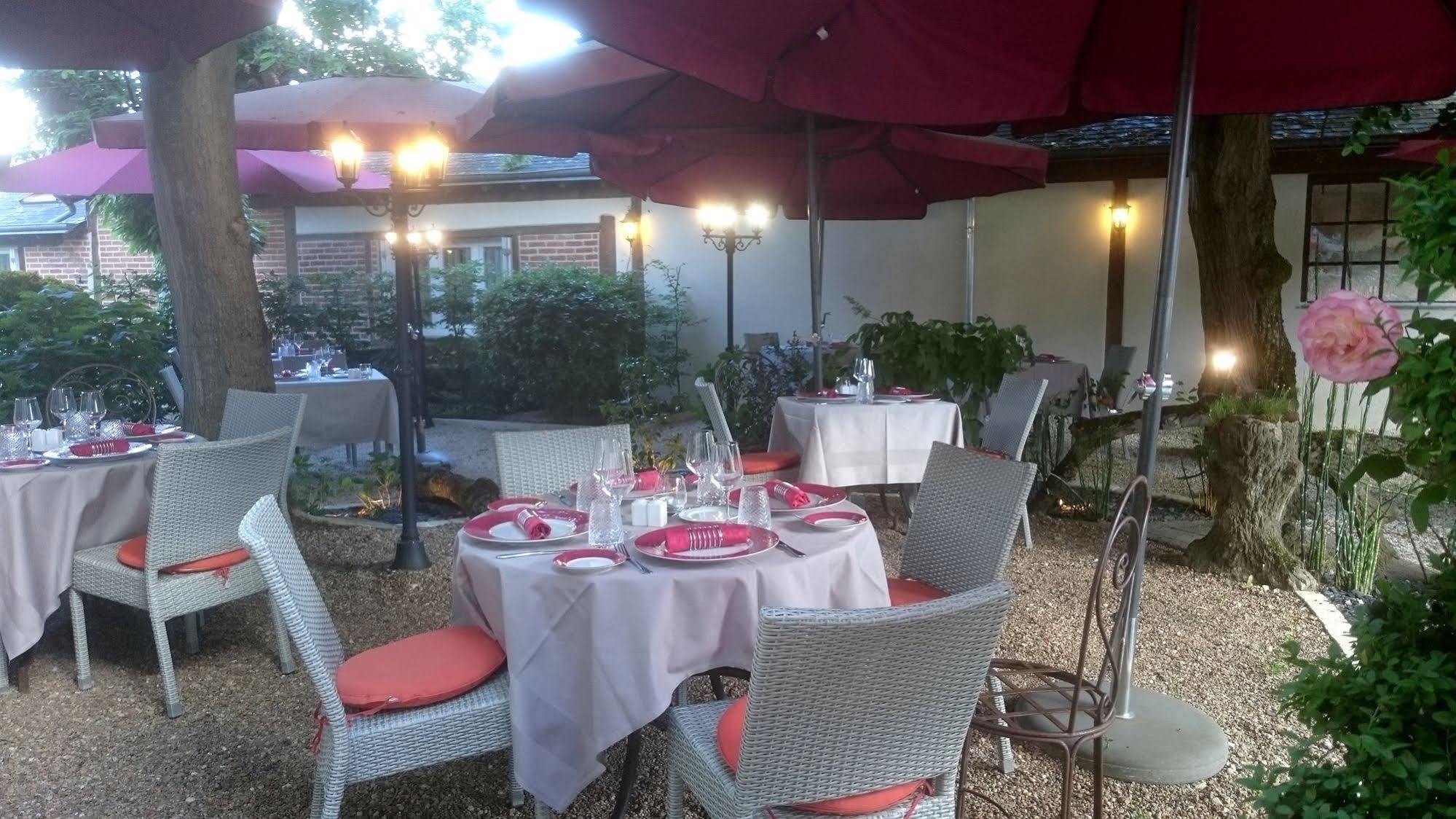 Logis Hotel La Breche - Restaurant Berthelot Amboise Exterior photo